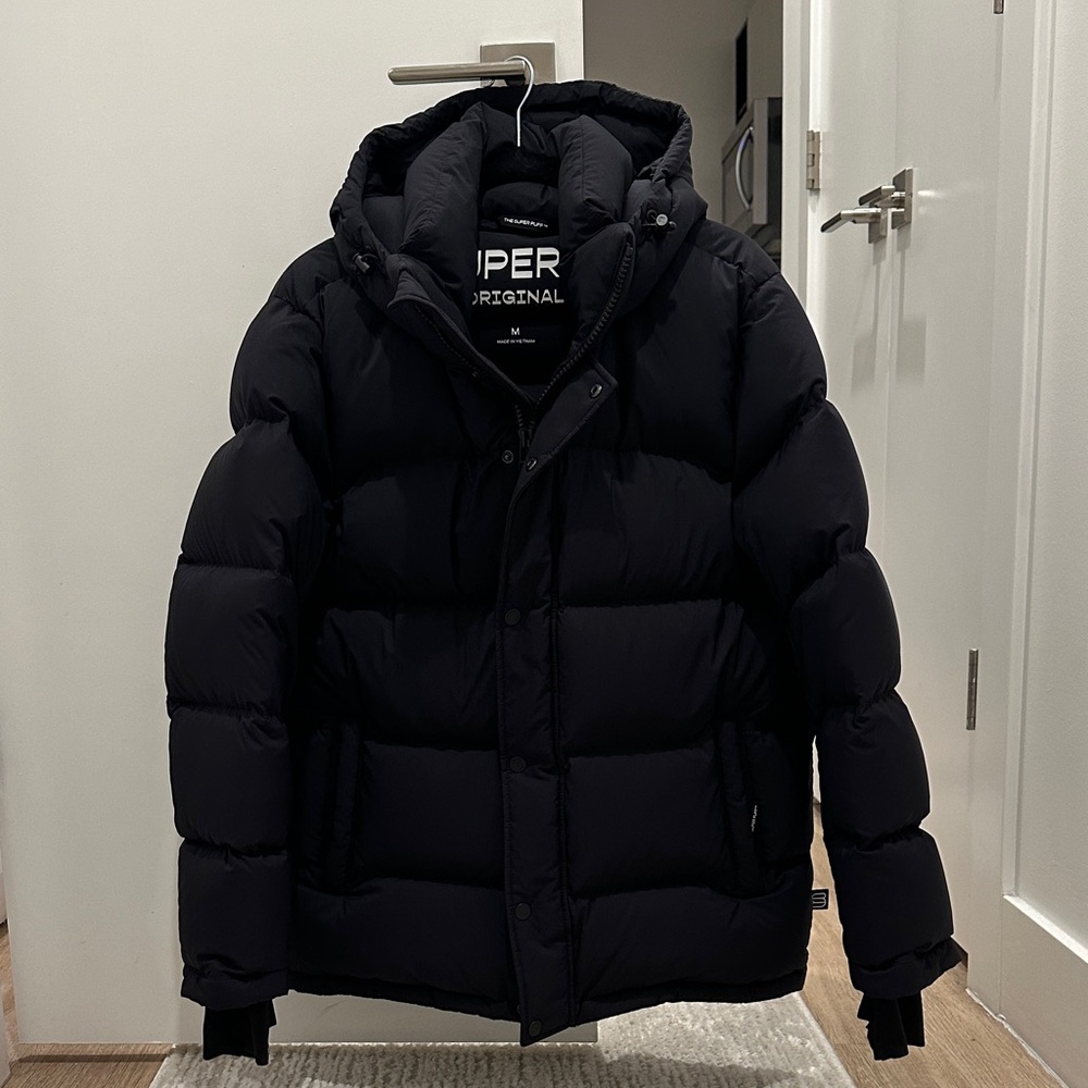 Aritzia Black Super Puff Original